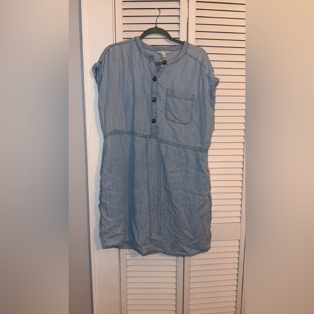 Time and Tru Light Blue Button-Up Shirt